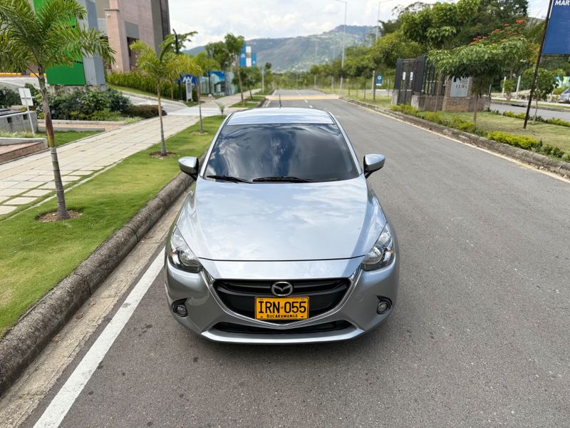 Mazda 2 Touring 2016 mecánico tercer dueo full equipo nunca estrellado recibo moto o carro - imagen secundaria 2