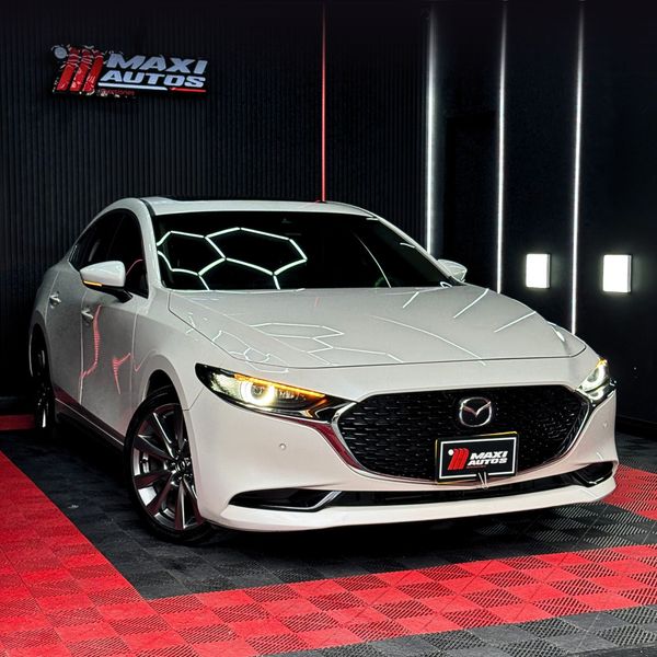 Mazda 3 Grand Touring 2.000 cc Hibrido Automático - imagen secundaria 2