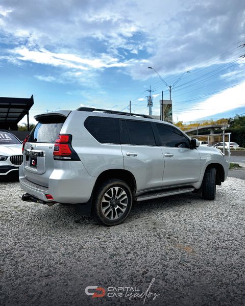 Toyota Prado VX 4.0 Gasolina - imagen secundaria 2
