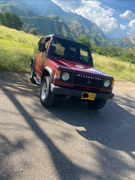 HERMOSO MITSUBISHI MONTERO - imagen secundaria 1