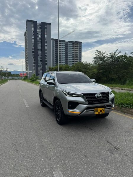 Toyota Fortuner Srv 2.4 2022 - imagen secundaria 1
