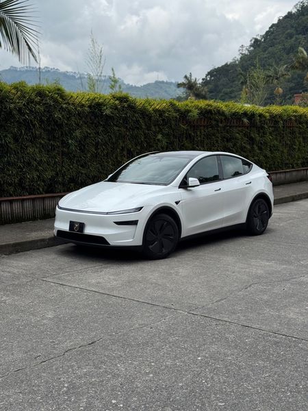 Tesla Model Y 2026 - imagen secundaria 1