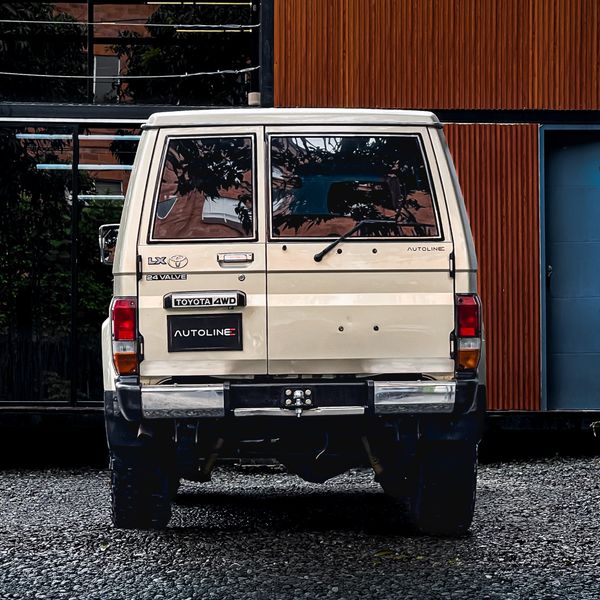 Toyota Land Cruiser FZJ 71 2005 - imagen secundaria 1