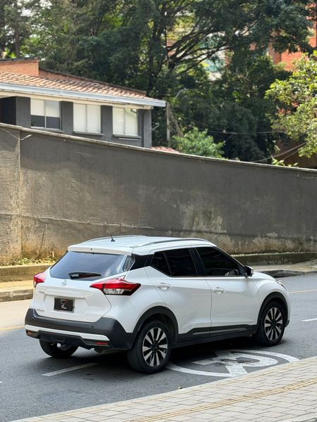 Nissan Kicks Exclusive 1.6cc - imagen secundaria 2