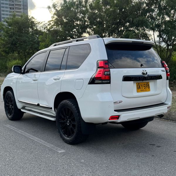 Toyota Prado TXL 2019 - imagen secundaria 2