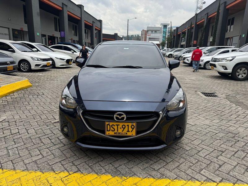 Mazda 2 touring 2017 cuero - imagen secundaria 1