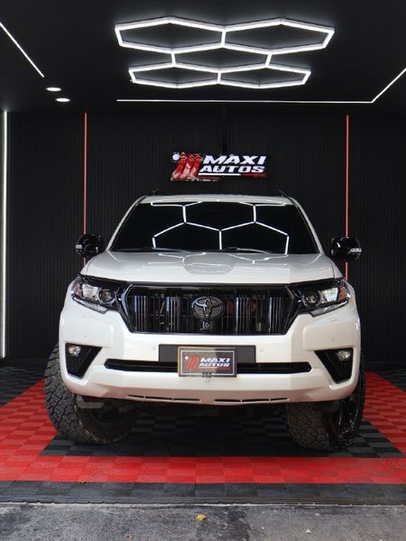 TOYOTA PRADO VXL 2017 DIESEL 3.0L AUTOMATICA 4X4 7 PUESTOS BLANCA KMS 123.000 - imagen secundaria 1