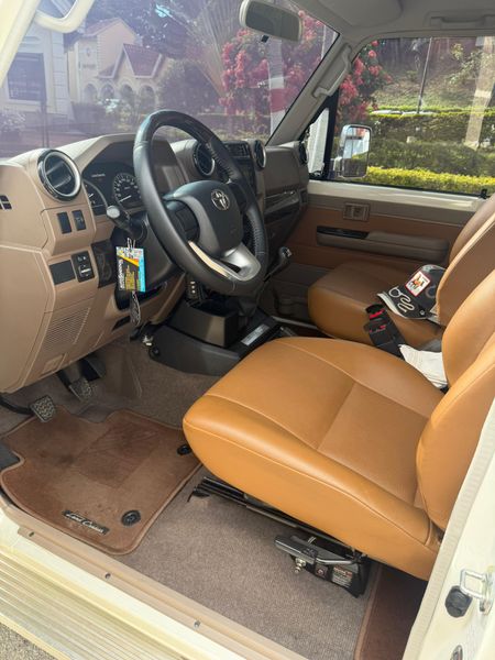 Toyota Land Cruiser machito GRJ71 2022 - imagen secundaria 2