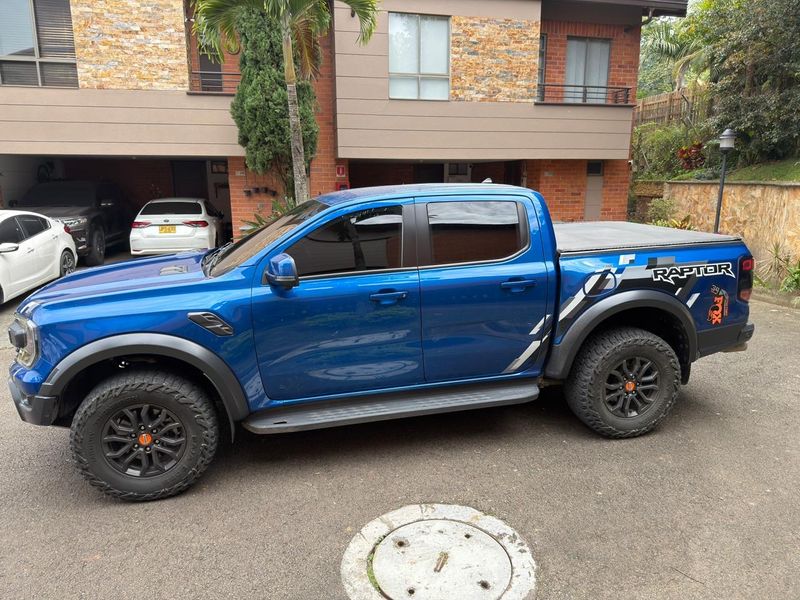 Ford Ranger Raptor - imagen secundaria 1