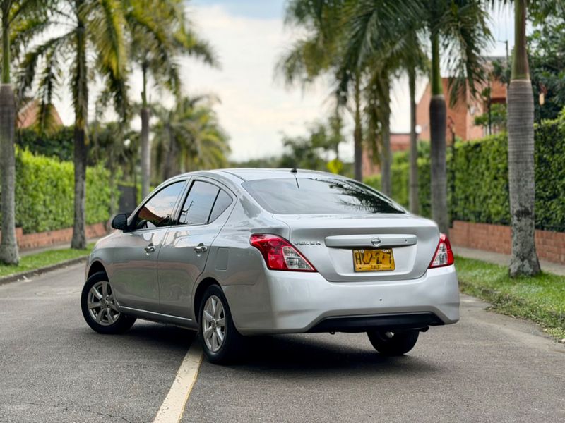 Nissan Versa Advance 2013 - imagen secundaria 2