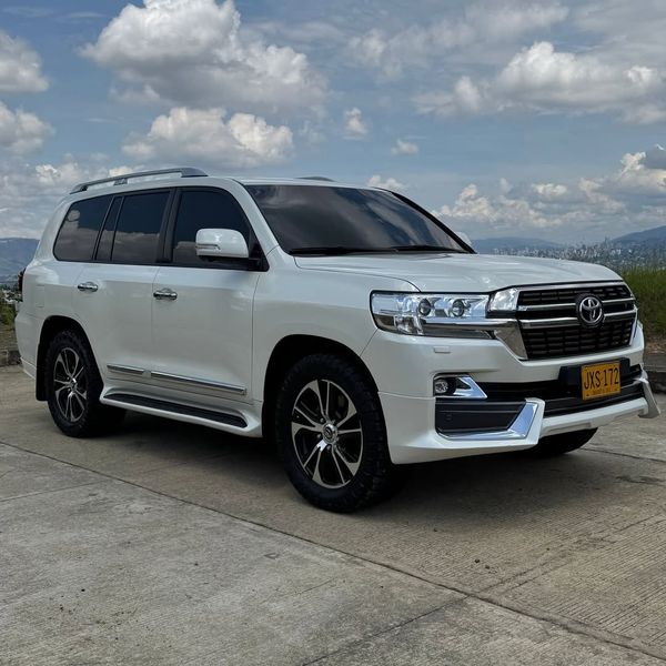 Toyota Sahara LC 200 2021 diesel VXR - imagen secundaria 2