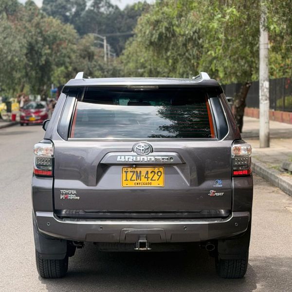 TOYOTA 4RUNNER SRV - imagen secundaria 2