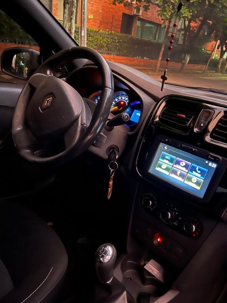 Renault Logan Versión Polar Modelo 2020 - imagen secundaria 2