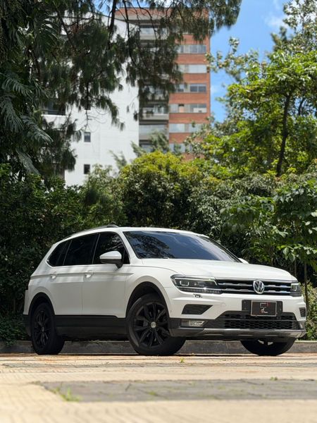 Volkswagen Tiguan Allspace Comfortline 2.0cc turbo - imagen secundaria 2