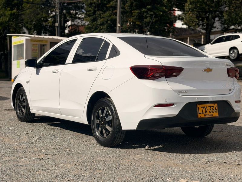 Chevrolet Onix LT AT Turbo Sedan 2023 - imagen secundaria 2