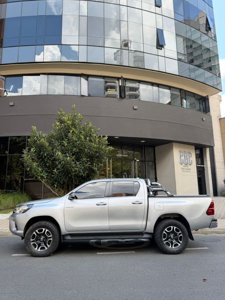 Toyota Hilux SRV 2.8cc - imagen secundaria 2