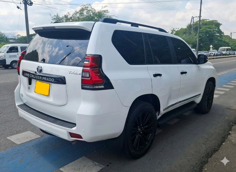 Toyota Prado Txl ll modelo 2019 blindaje 2plus - imagen secundaria 1