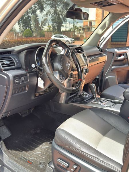 Toyota 4Runner SR5 FI 2016 - imagen secundaria 1