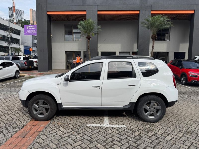RENAULT DUSTER 4x4 2015 - imagen secundaria 1