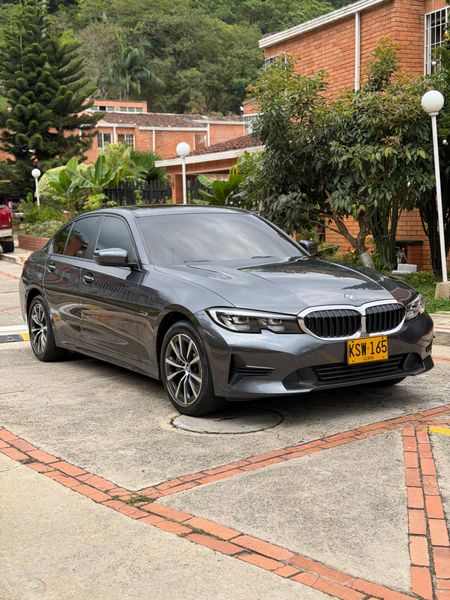 BMW 330E 2022 Hibry 2.0T - imagen secundaria 2