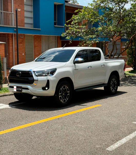 TOYOTA HILUX SRX DIESEL 2.8 - imagen secundaria 2