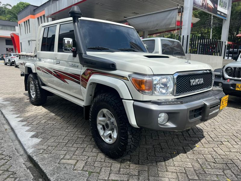 Toyota land cruiser lc79 árabe - imagen secundaria 2