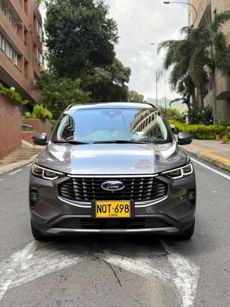 Ford Escape 2025 Híbrida Platinium - imagen secundaria 2