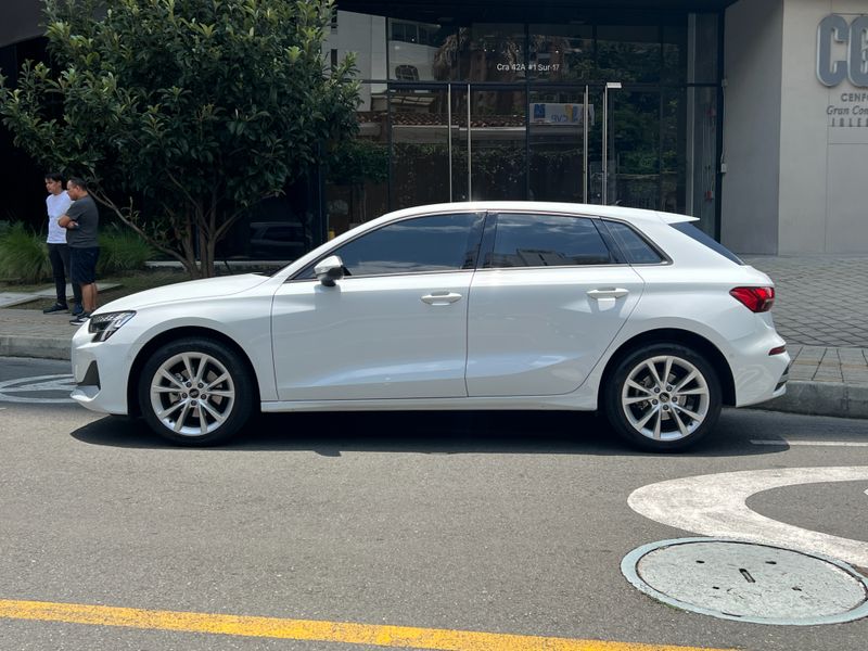 Audi A3 Sportback Advanced 2025 - imagen secundaria 1