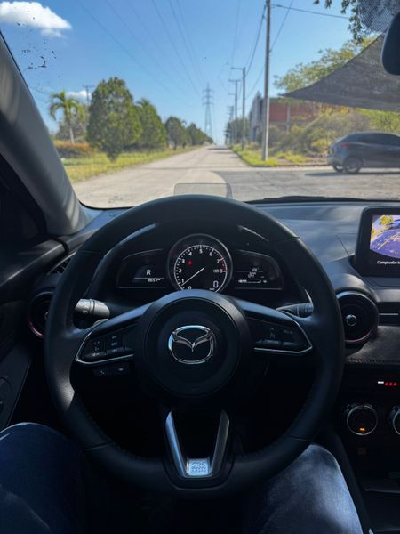 Mazda 2 Carbon Edition 2026 - imagen secundaria 1