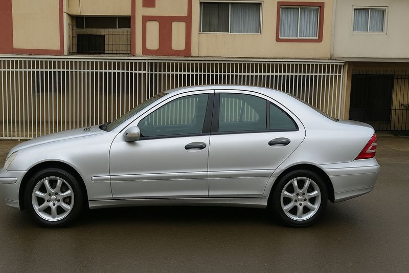 Mercedes-Benz C180 Kompressor - 2005 - imagen secundaria 2