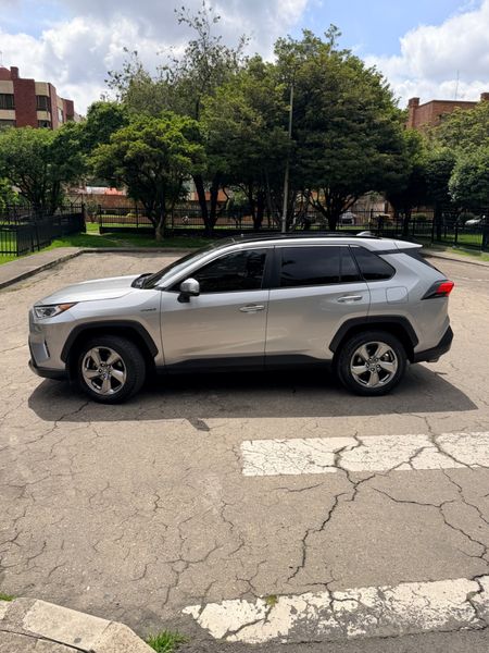 Toyota RAV4 Limited Hybrid 2021 - imagen secundaria 2
