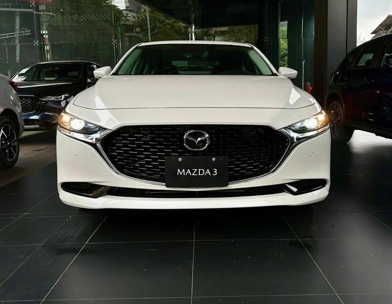 Mazda 3 Sedán Touring 2.0 Híbrido MHEV Modelo 2027 - imagen secundaria 1