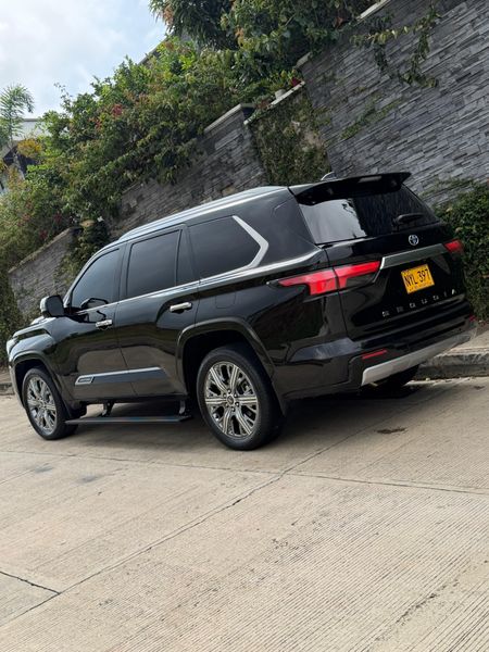 Toyota sequoia Edicion Capstone HIBRIDA - imagen secundaria 2