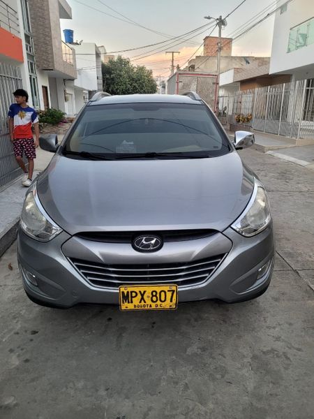 Hyundai Tucson ix 35 Diésel At - imagen secundaria 2