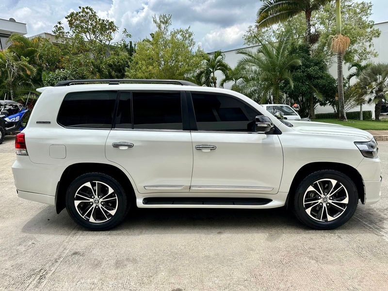 TOYOTA SAHARA LC200 EXECUTIVE LOUNGE - imagen secundaria 2