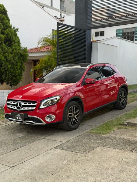Mercedes Benz GLA200 - imagen secundaria 2