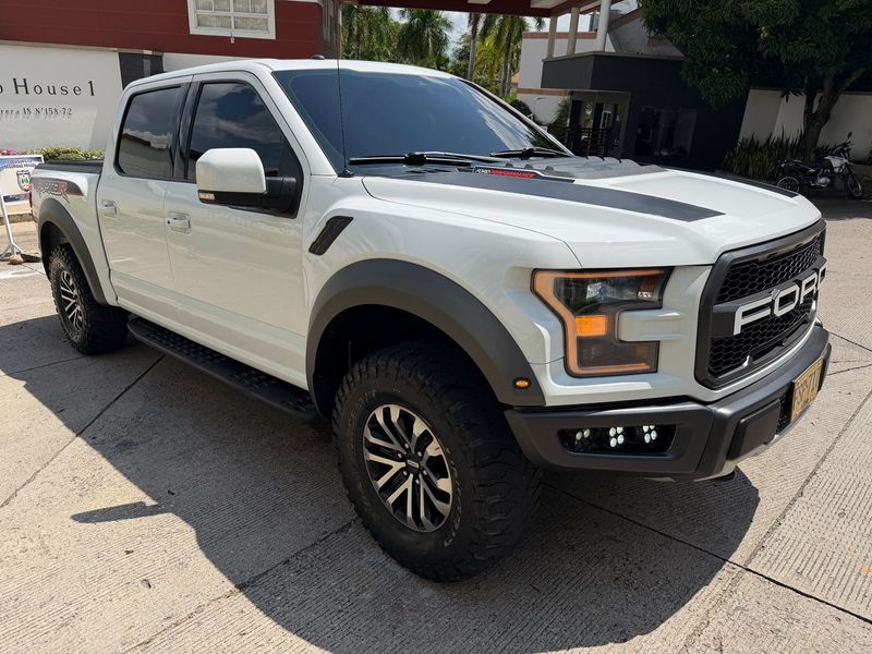 Ford f-150 Raptor - imagen secundaria 1