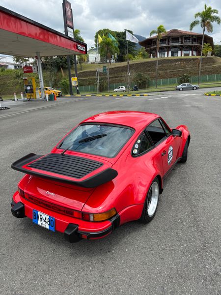 Porsche 911 turbo - imagen secundaria 2