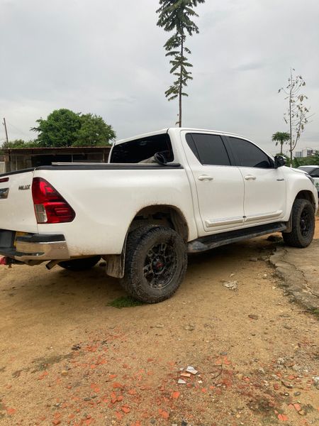 TOYOTA HILUX DIESEL 2.4 2021 - imagen secundaria 2