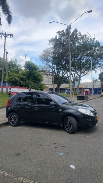 Renault SANDERO Authentique 1.6 manual - imagen secundaria 1