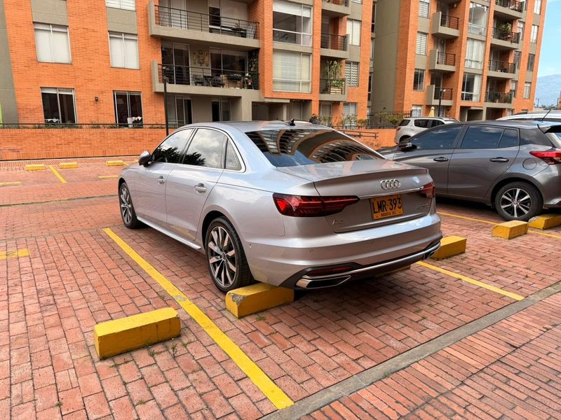 Audi A4 40 TFSI One Edition - imagen secundaria 2