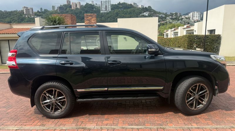 Toyota Prado TXL 2017 Gasolina - imagen secundaria 2