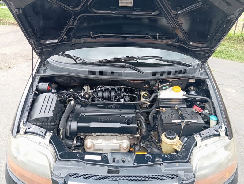 Chevrolet AVEO GTI TWINCAM 1600 - imagen secundaria 2