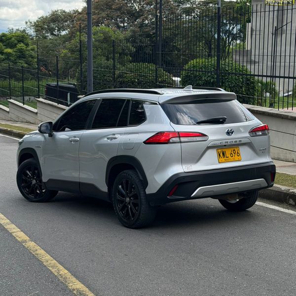 Toyota Corolla Cross SEG Hibrida - imagen secundaria 2