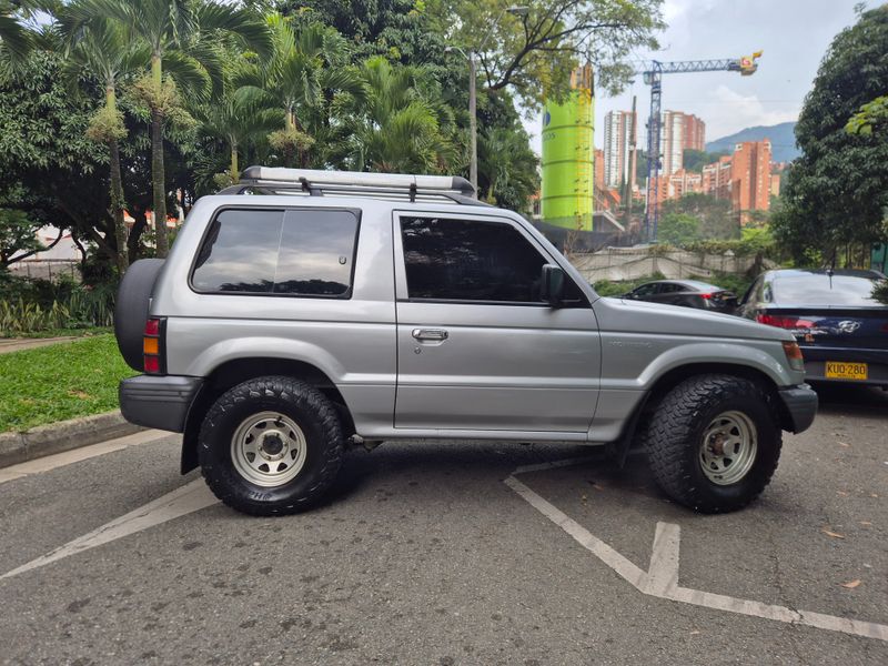 MITSUBISHI MONTERO 2.4 1999 - imagen secundaria 2