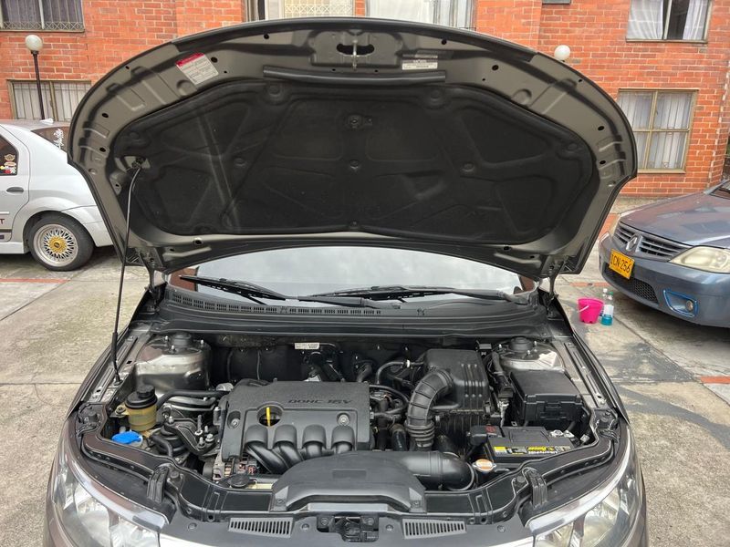 Kia Cerato forte - imagen secundaria 1