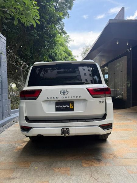 Toyota Land Cruiser LC300 ZX - imagen secundaria 1