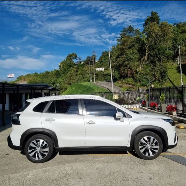 SUZUKI S-CROSS 1.4 AT - imagen secundaria 1