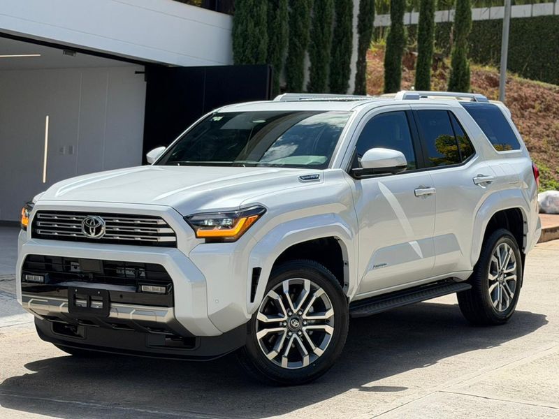 Toyota 4Runner Limited Híbrida 2026 - imagen 1