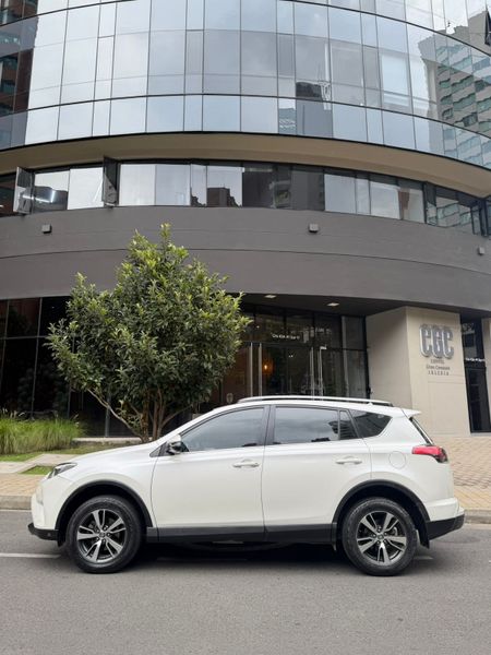Toyota RAV4 Street 2.0cc - imagen secundaria 1
